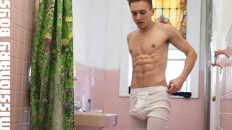 American tough guy Cameron Basinger posing nude in bathroom