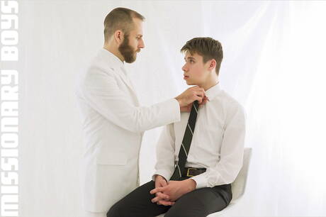 Heiße amerikanische Typen, der heiße Bär Joel Someone und der hübsche Junge Adam Awbride posieren nackt