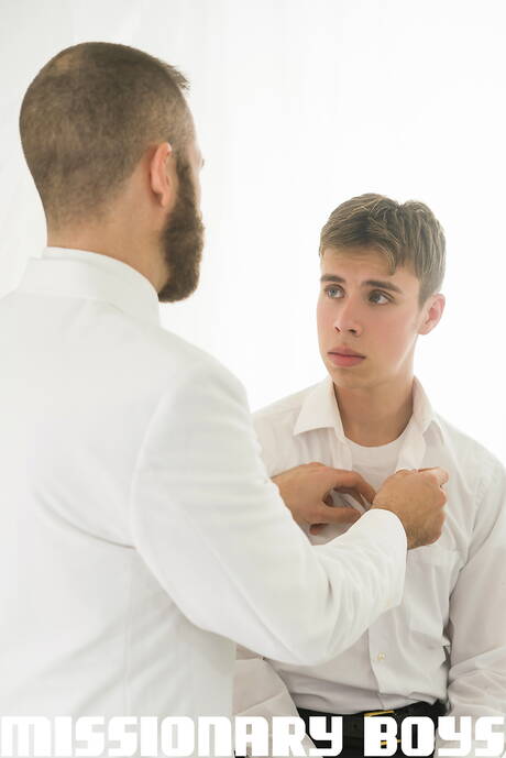 Heiße amerikanische Typen, der heiße Bär Joel Someone und der hübsche Junge Adam Awbride posieren nackt