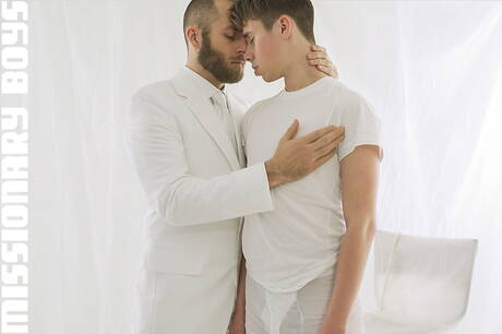 Heiße amerikanische Typen, der heiße Bär Joel Someone und der hübsche Junge Adam Awbride posieren nackt