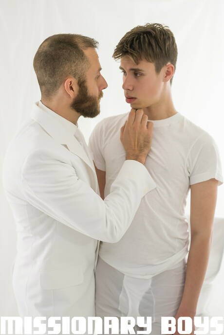 Heiße amerikanische Typen, der heiße Bär Joel Someone und der hübsche Junge Adam Awbride posieren nackt