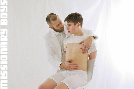 Heiße amerikanische Typen, der heiße Bär Joel Someone und der hübsche Junge Adam Awbride posieren nackt