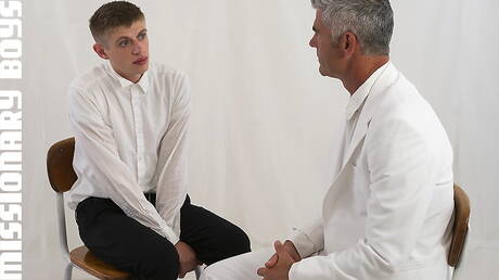 Nice american buddies beefy President Oaks and twink Oliver Dean have anal sex