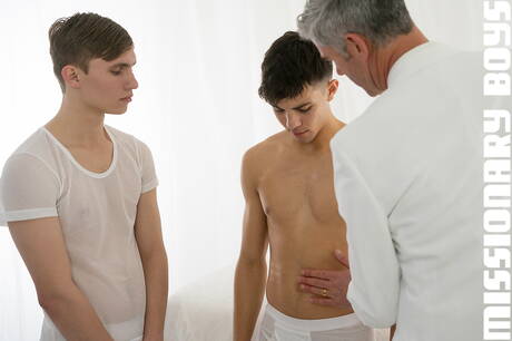 Sexy buddies Alex Riley, Darron Bluu and President Oaks in hot 3some ass fuck action