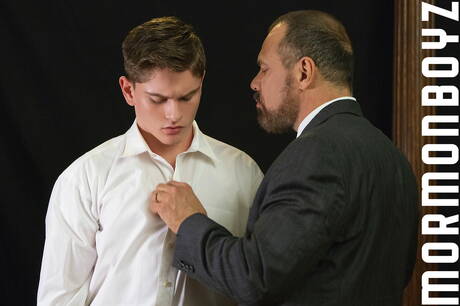 Hot american boys hunky guy Jay Tee and hunk Max Sargent in spanking session