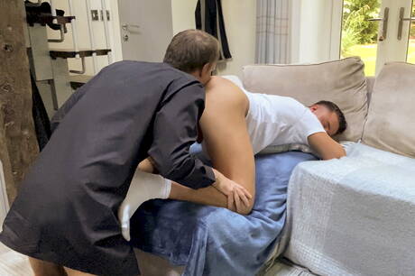 Well-built James Keresford and british husky guy Kendrick Thomas have a hot sex outdoor