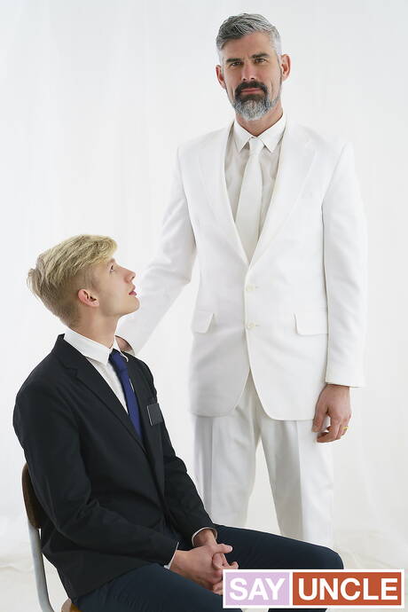 Les garçons américains bien bâtis President Oaks et le beau garçon Jace Madden se sucent et se baisent