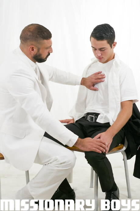 Italian hairy bear Marco Napoli and american young dude Mason Anderson fuck after dick sucking