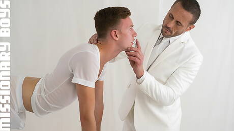 Knappe Amerikaanse jongens, hete twink Dylan Herring en gespierde Myles Landon neuken kont na blowjob