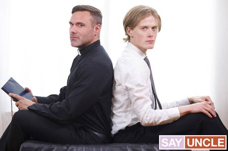 Le dur à cuire canadien Manuel Skye et le beau gosse américain Adrian Hill ont des relations sexuelles anales