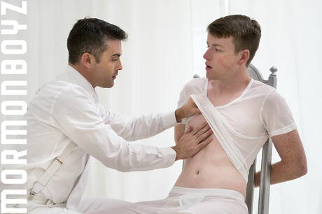 Berühmte Amerikaner, der starke Mann Lucy Hart und der hübsche Junge Julian Waits in einer Schwanzlutschszene