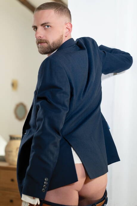 Spanish beefcake Manuel Reyes and tough guy Zac Johnson in hot ass fuck action