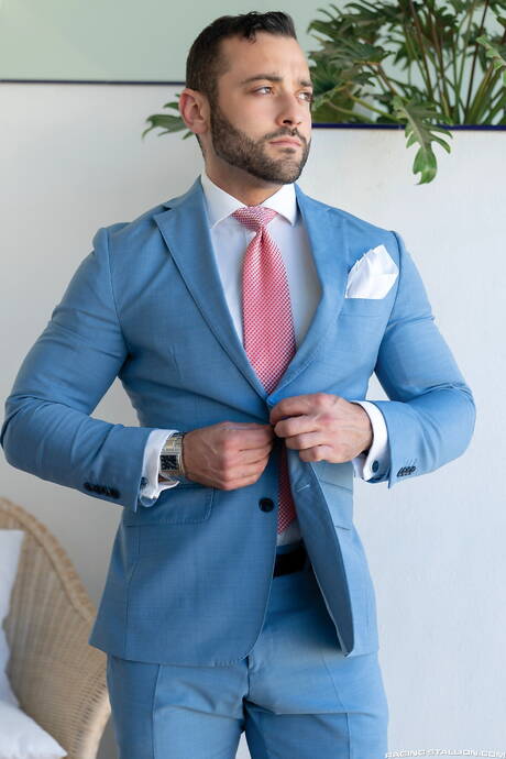 美國男同志德魯·瓦倫蒂諾和西班牙健壯的波爾·普林斯在火熱的同性戀場景中