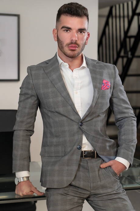 O urso gay americano Drew Valentino e o musculoso espanhol Pol Prince em uma cena homossexual quente