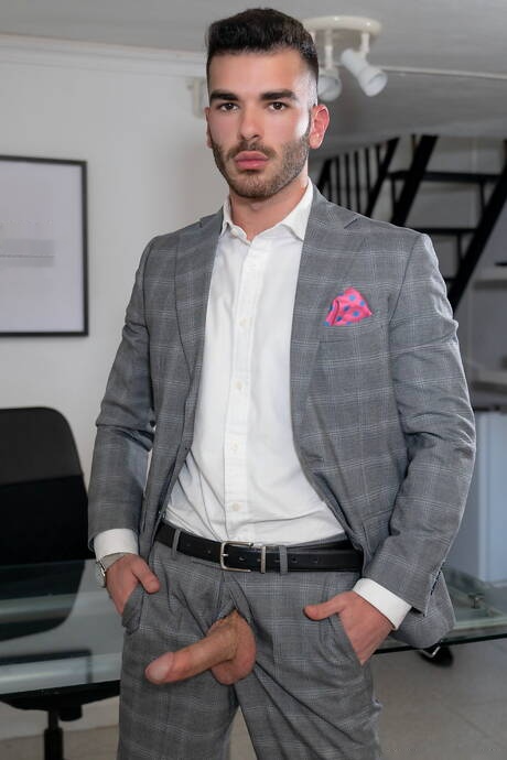 American gay bear Drew Valentino and spanish beefy Pol Prince in hot homosexual scene