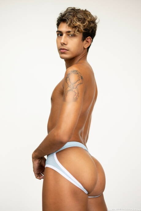 Marcelo Caiazzo, Icarus and Sunny Colucci in hot threesome ass fuck action in hot shower