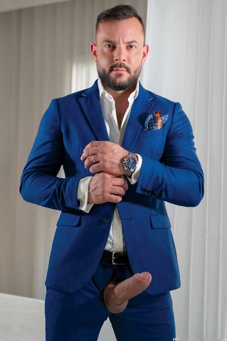 Raging Stallion: Dani Robles, Sir Peter, Zac Johnson, Babylon Prince in male gangbang outdoor