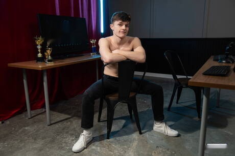 Pretty american guys beautiful boy Jake Preston and twink Sam Ledger have a hot couple sex