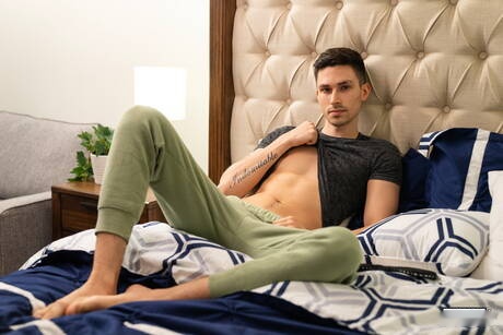 Pretty american boys beautiful boy Joey Mills and well-built Kane Fox fuck ass after sucking dick