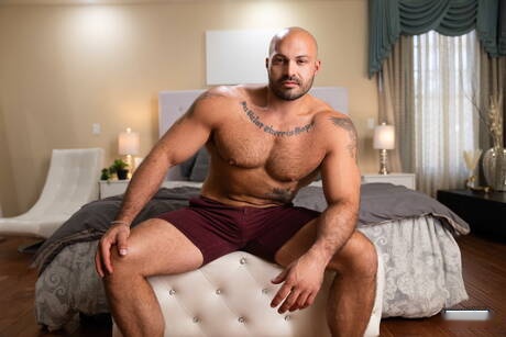 性感男人克里斯蒂亞諾、尼克·克蘭斯頓和格雷格·迪克森在熱水淋浴中享受三人性愛