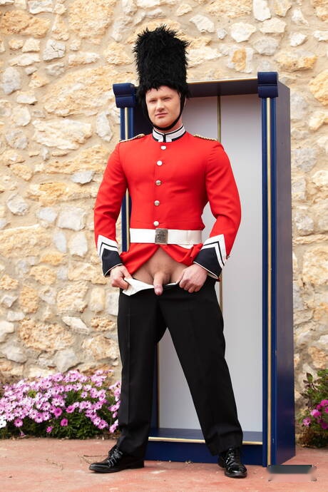 Men: Sensual boy Thomas Johnson and beautiful boy Cole sucking and screwing each other outdoor