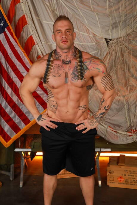 Active Duty: Well-built Liam Hunt and american bull Davin Strong in hot homosexual action