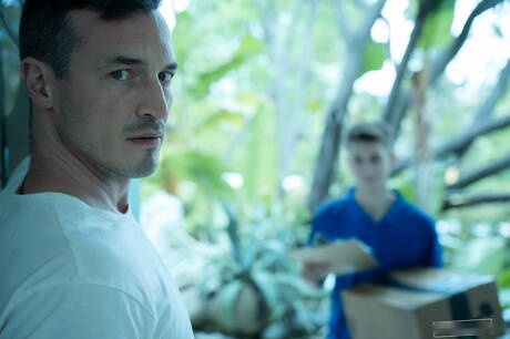 Sexy americans, beautiful boy Trevor Harris and bodybuilder Derek Kage in hot homosexual action outside