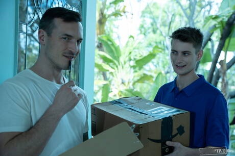 Sexy americans, beautiful boy Trevor Harris and bodybuilder Derek Kage in hot homosexual action outside