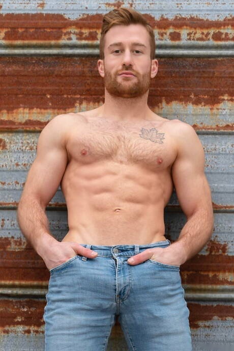 French otter Olivier Robert and canadian hunk Clark Delgaty have a good sex outdoor