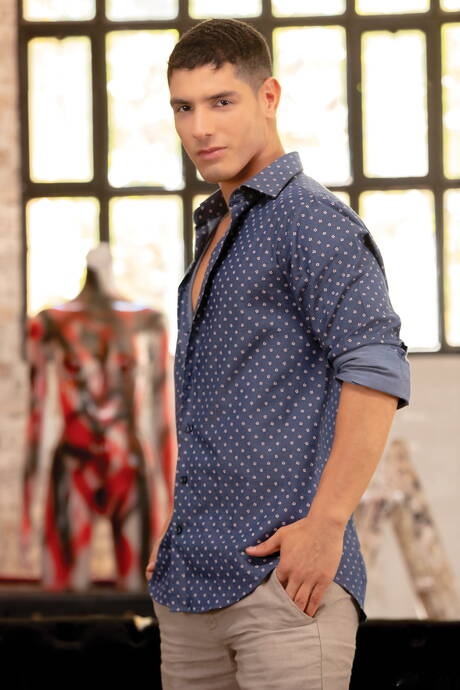 Colombian hunk Bastian Karim and hunky guy Joel Hart sucking and fucking each other