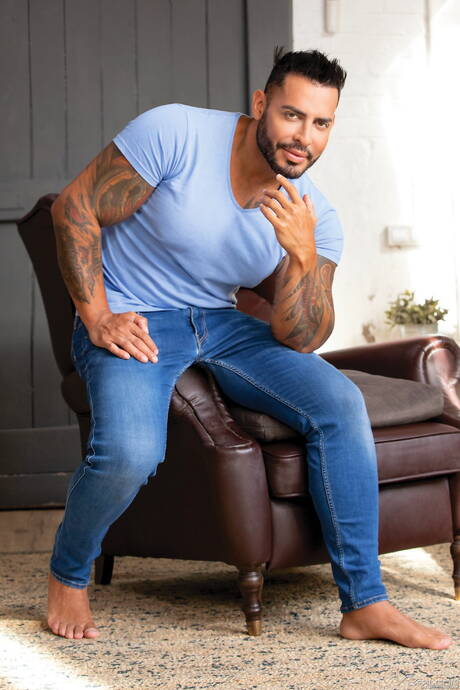 Falcon Studios: Venezuelan well-built Viktor Rom and cuban strong bull Javi Gray fuck ass after sucking in kitchen