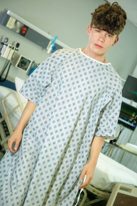 Falcon Studios: Famous americans, well-built Will Braun and pretty boy Drake Von have a hot couple scene