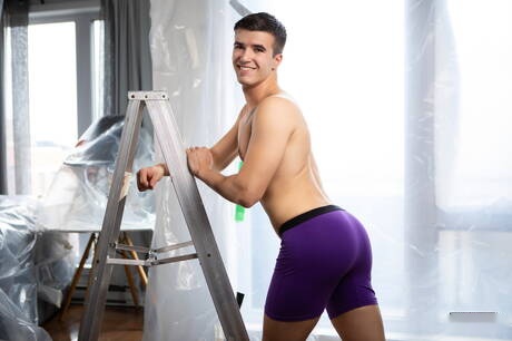 Hete Amerikaanse mannen, stier Paul Wagner en jonge jongen Maverick Sun zijn dol op elkaar