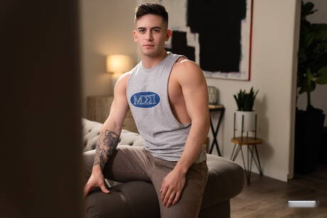 Pretty american boys bull Dom King and strongman Trevor Brooks have a good anal sex