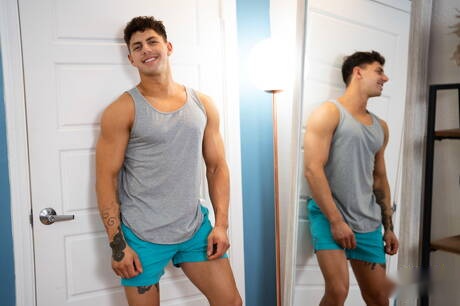 Strongman Jeramiah and well-built Sumner have anal sex