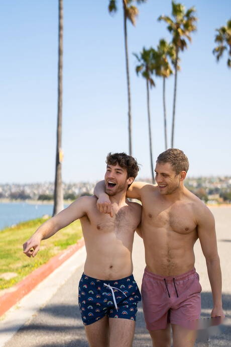 Beefy Kieran and american beefy Carter Collins have a good sex outdoor