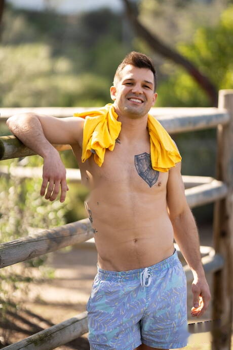 American strongman Brysen and hunk Ozzy fuck after dick sucking outdoor