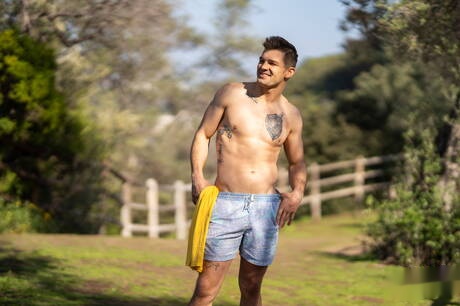 美國大力士 Brysen 和帥哥 Ozzy 在戶外吸吮陰莖後做愛