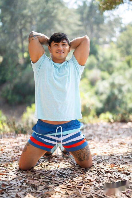 Tough guy Dylan Tides and hunk Ian Roman in hot homosexual scene outdoor