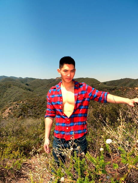 Oriental strong bull Eric East posing nude and showing tight ass outside