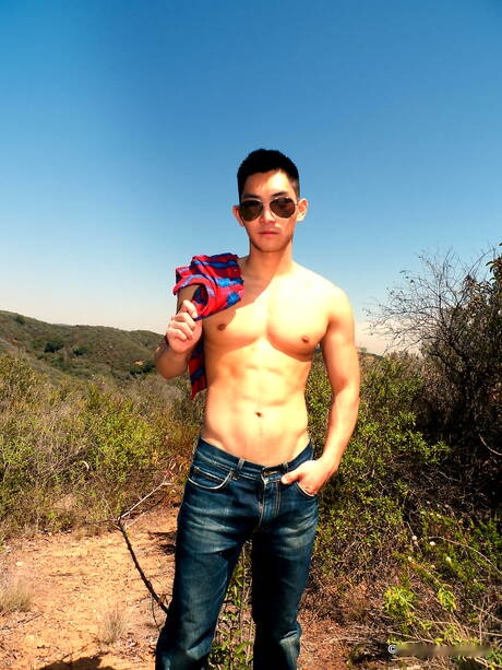 Oriental strong bull Eric East posing nude and showing tight ass outside