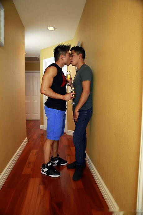 Hot american boys strong bull Jessie Lee and tough guy Anthony Stevens posing nude