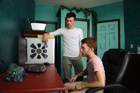 Hot american dudes hairy stud Seamus Oreilly and pretty boy Shawn Andrews fuck after blowjob