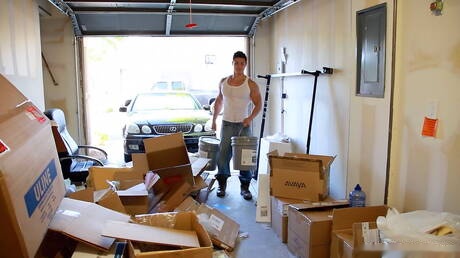 Oriental bull Peter Le having a pleasure