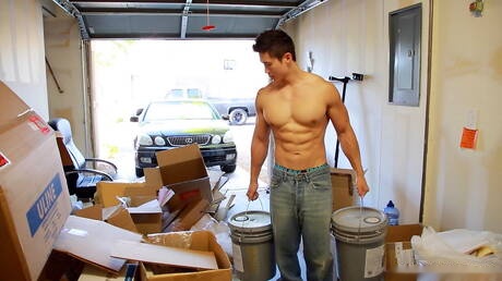 Oriental bull Peter Le having a pleasure