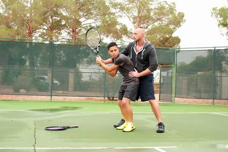 Wydra amerykańska Jessie Colter i dobrze zbudowany Robin kochają się na zewnątrz