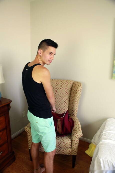 Peter Fever: Pretty american boys bodybuilder Jessie Lee and young boy Isaac Lin fuck after dick sucking