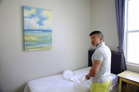 Peter Fever: Pretty american boys bodybuilder Jessie Lee and young boy Isaac Lin fuck after dick sucking