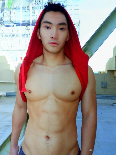 Asian muscular Eric East shows a perfect body outdoor