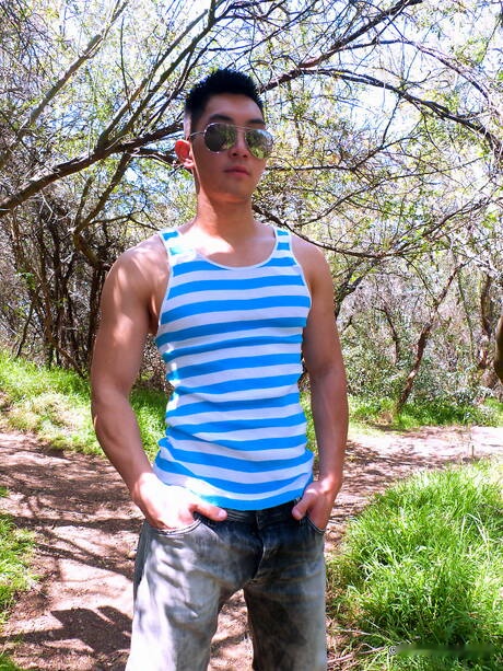 Peter Fever: Oriental bodybuilder Eric East posing nude and showing his butt outside